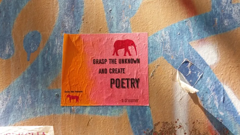 Livre de poesie ouvert litterature francaise Les Fleurs du Mal