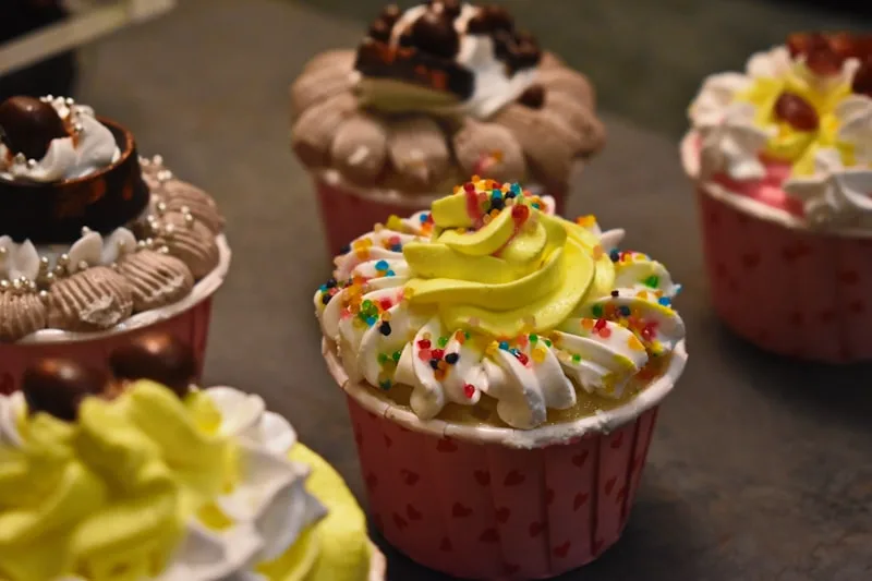 Cupcakes avec glacage colore et vermicelles