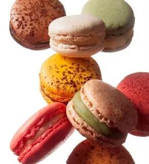 Boutique Pierre Herme, patisserie de luxe a Paris