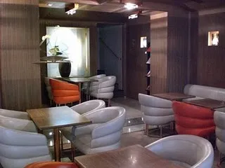 Interieur du salon de the Toraya Paris