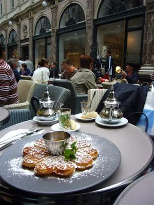 Une gaufre dans la galerie de la Reine a Bruxelles